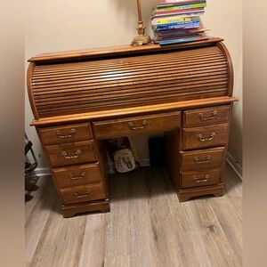 Elegant Wooden Roll-Top Desk. (Pick up only)